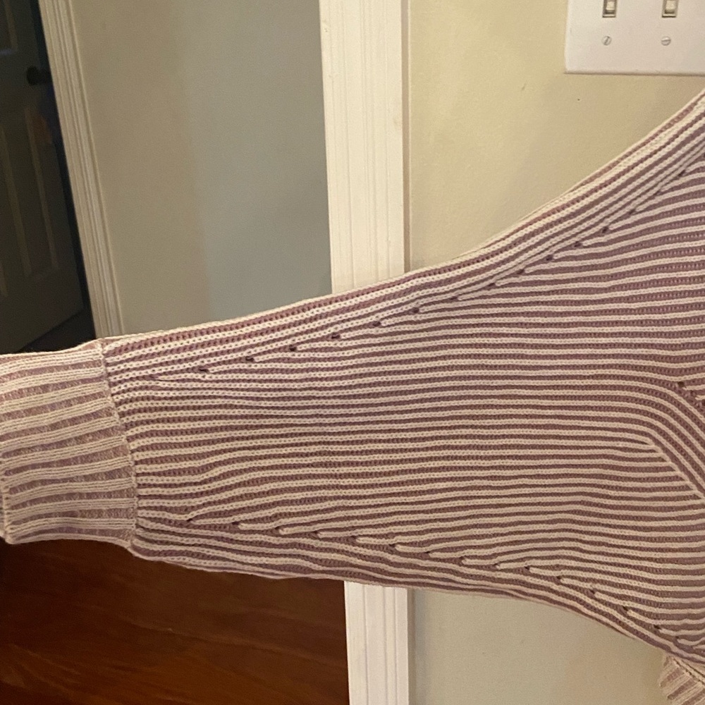 Sweater - Picture 5 of 5